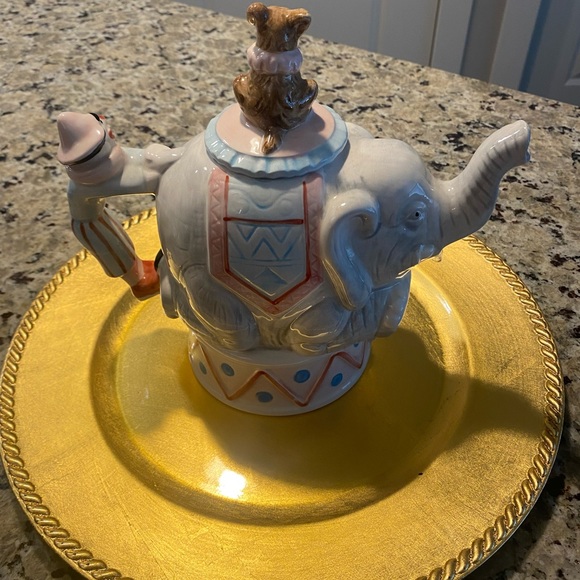 Beautiful Circus Teapot - Picture 7 of 11